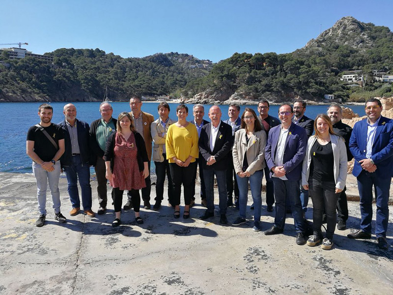 Els representants d'ERC, amb l'alcalde de Palamós Lluís Puig, a la trobada que van fer a Aiguablava.
