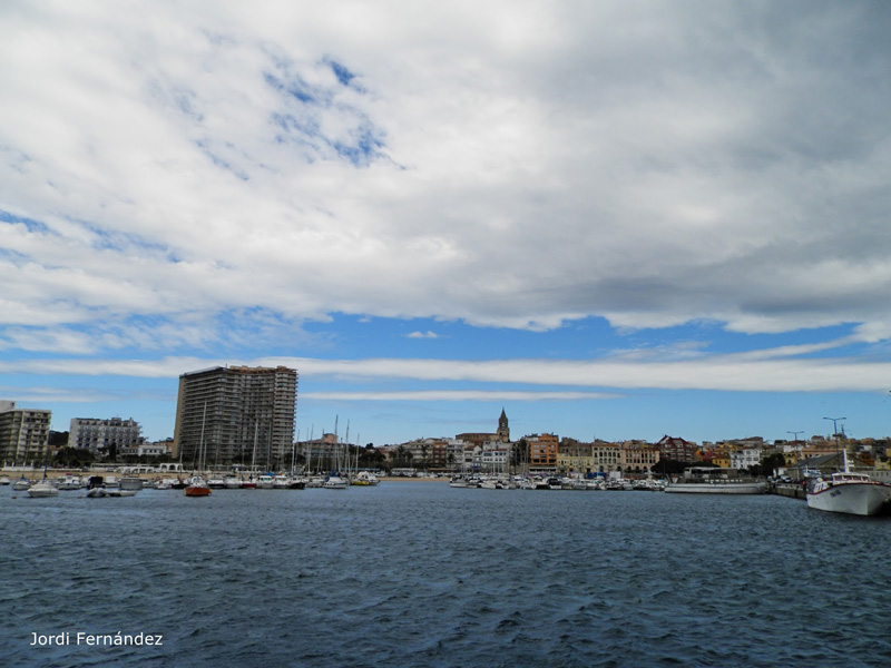 Núvols modelats pel vent de tramuntana que bufava el passat dijous. (Foto: Jordi Fernández tempspalamos.blogspot.com).