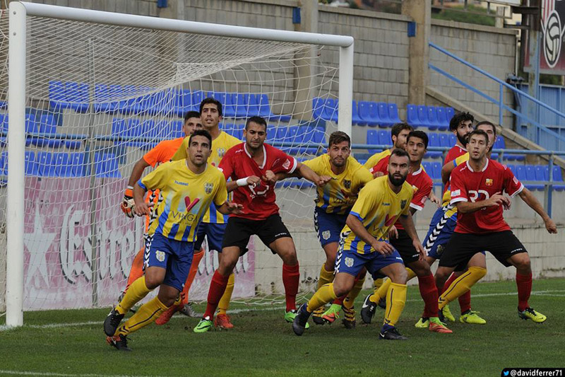 Una jugada del partit Palamós-Santboià, aquesta temporada. (Foto: David Ferrer).