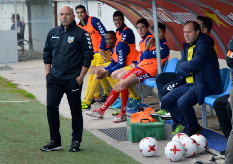 L'entrenador del Palamós, Pitu Batlle, durant un partit aquesta temporada. (Foto: Sergi Cortés).