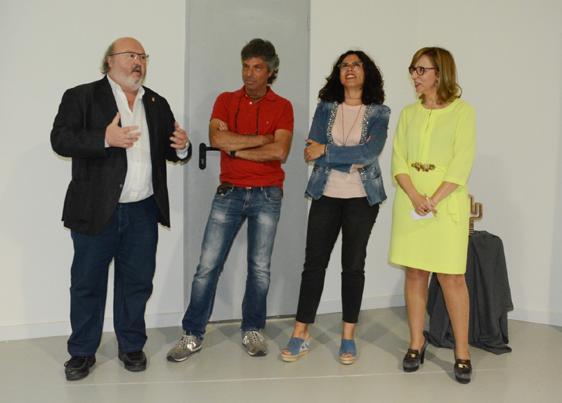 L'alcalde de Calonge Jordi Soler amb els socis de CherryTech, els germans Miquel, Carme i Teresa Ferrés. (Foto: Ajuntament de Calonge i Sant Antoni).