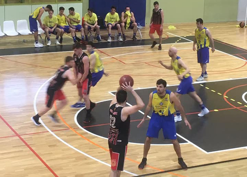 El derbi empordanès entre Bisbal i CE Palamós va tancar la temporada a la Primera Catlana de bàsquet. (Foto: CE Palamós).