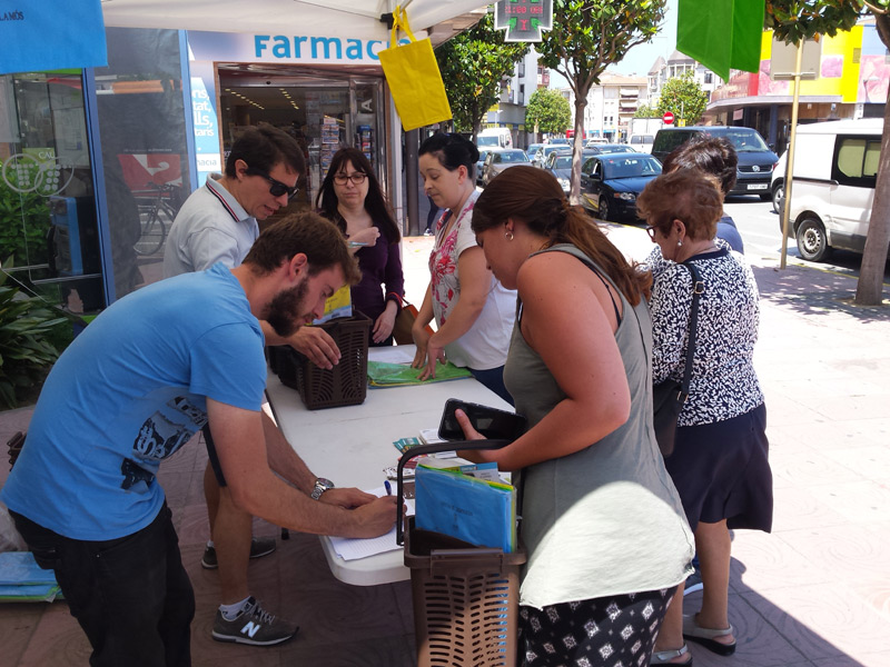 Parada informativa al Mercat Municipal. (Foto: Ajuntament de Palamós).
