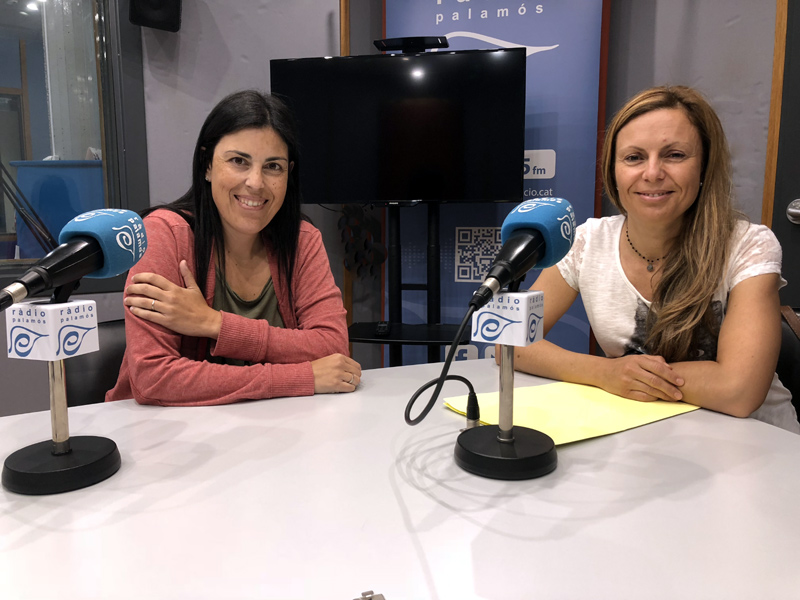 Sílvia Romero i Cristina Mañas, ahir als estudis de Ràdio Palamós.