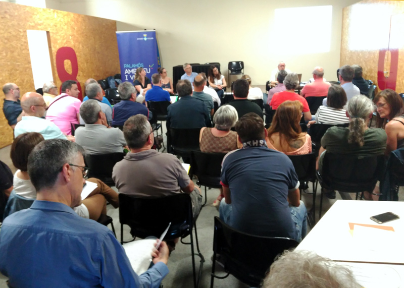 A la reunió d'ahir hi van participar una quarantena de persones.