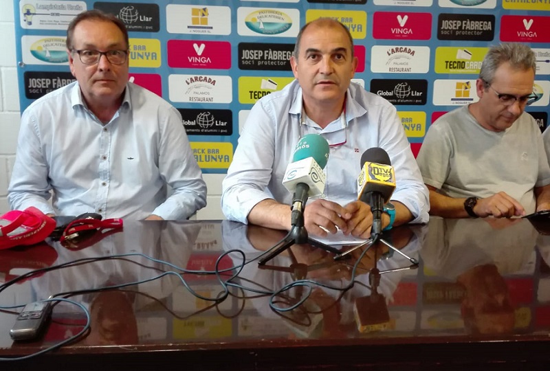 La junta directiva del Palamós torna a rebutjar la proposta de vot de censura. (Foto: Javi Bujer).