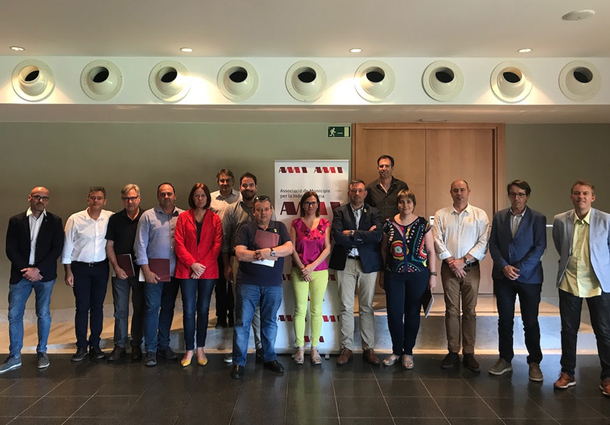 Reunió del consell directiu de l'entitat que es va fer ahir a Manlleu. (Foto: AMI).