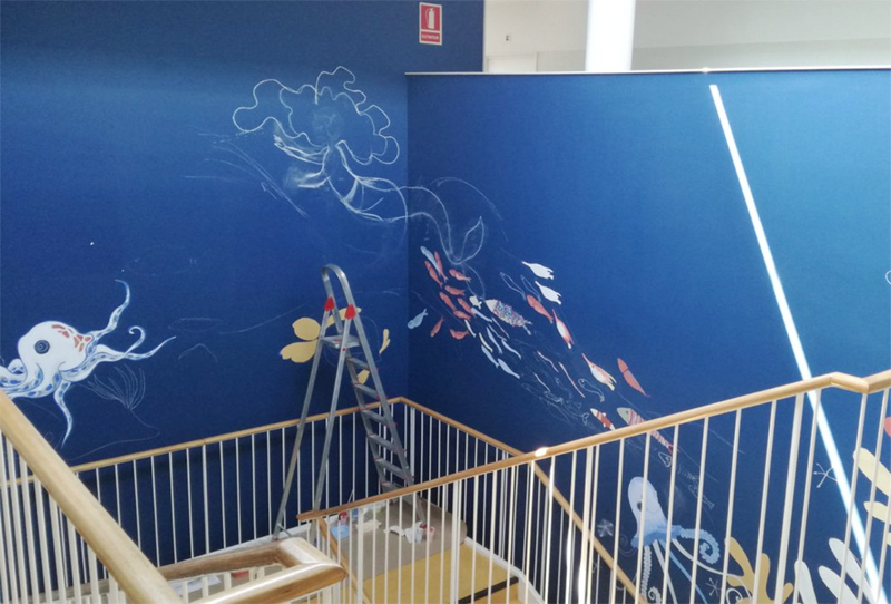 Una de les il·lustracions que es poden veure al CAP Palafrugell. (Foto: SSIBE).