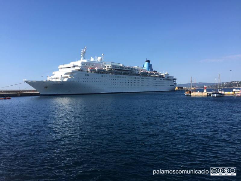 El Marella Dream, avui al port de Palamós.