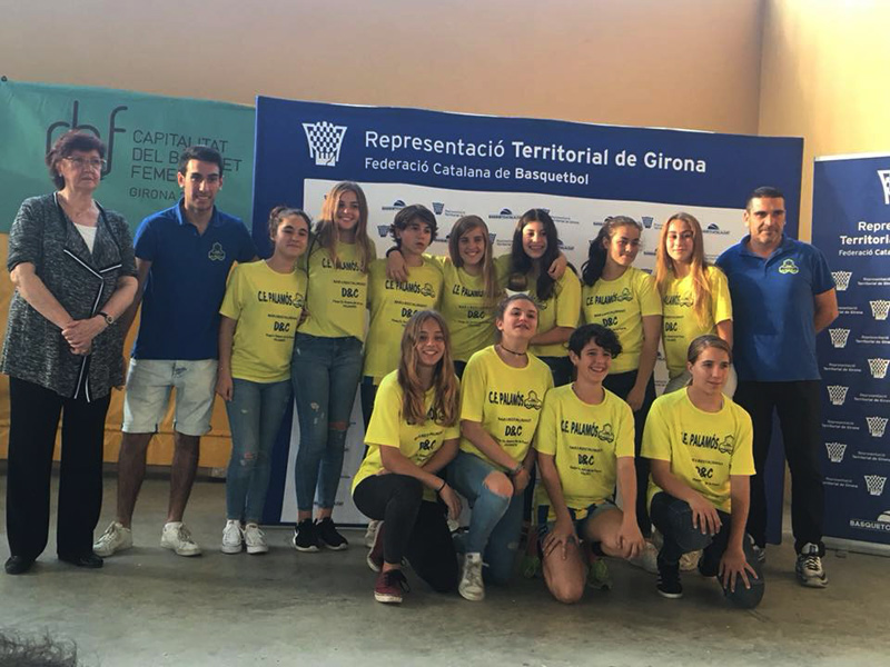 L'infantil femení del CE Palamós es va proclamar campió de Girona. (Foto: CE Palamós Facebook).