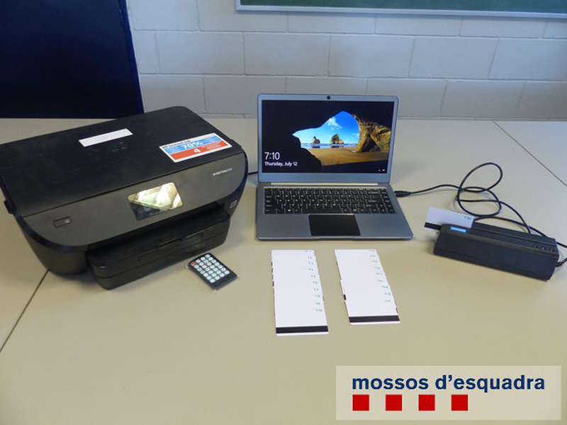 Material requisat després de l'escorcoll. (Foto: Mossos d'Esquadra).
