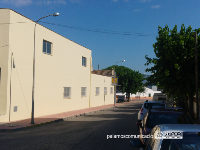 Tram del carrer de Pau Casals, amb els antics fanals que es canviaran.