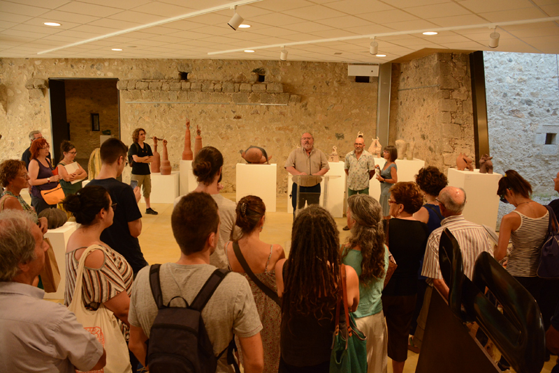 L'alcalde Jordi Soler va inaugurar dissabte les tres exposicions. (Foto: Ajuntament de Calonge i Sant Antoni).