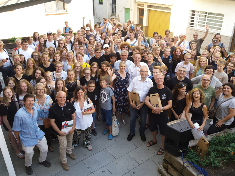Receció oficial a les corals de Rheda, dilluns a La Gorga. (Foto: Ajuntament de Palamós).