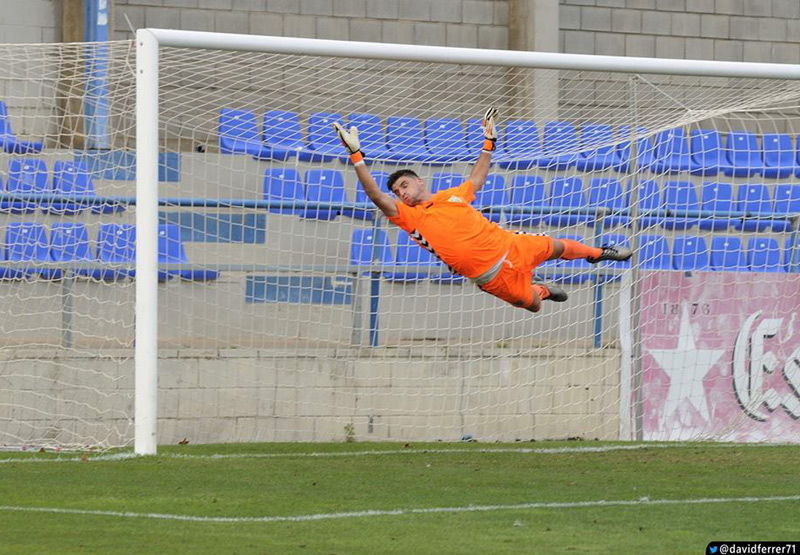 Albert Quintanas en una acció de l'any passat davant el Santboià. (Foto: David Ferrer).