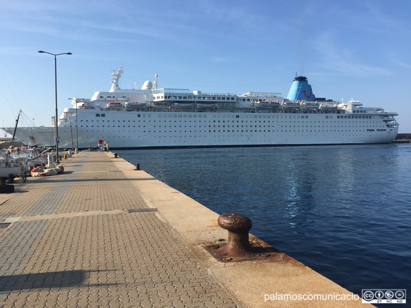 El Marella Dream amarrat aquest matí al port de Palamós.