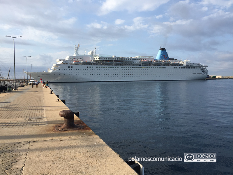 El Marella Dream, al port de Palamós.