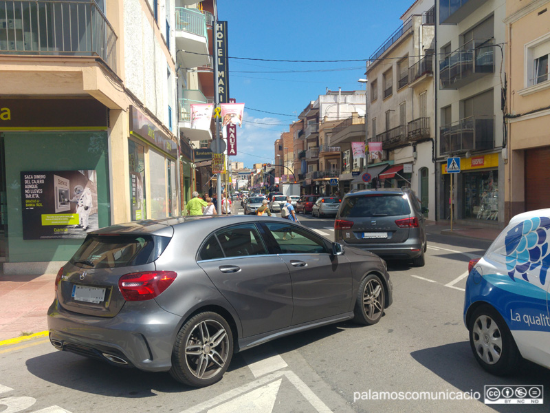 La circulació amb vehicle per Palamós ha estat molt complicada avui dimarts.