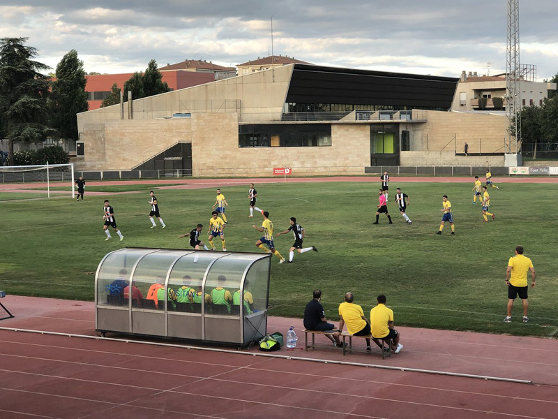 Un instant del partit entre Palafrugell i Palamós. (Foto: Palafrugell FC).