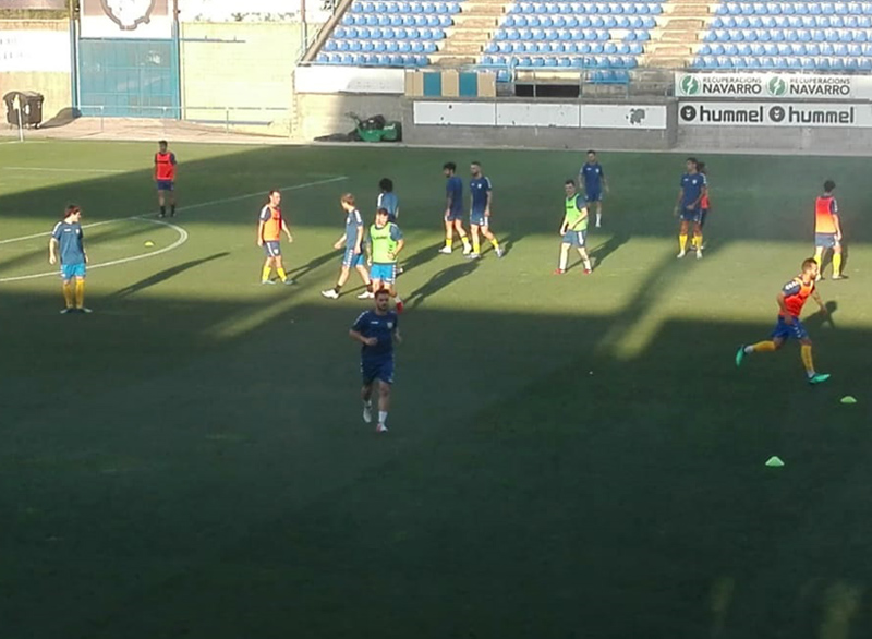 Els jugadors del Palamós van fer un entrenament en comptes del partit. (Foto: Javi Bujer).