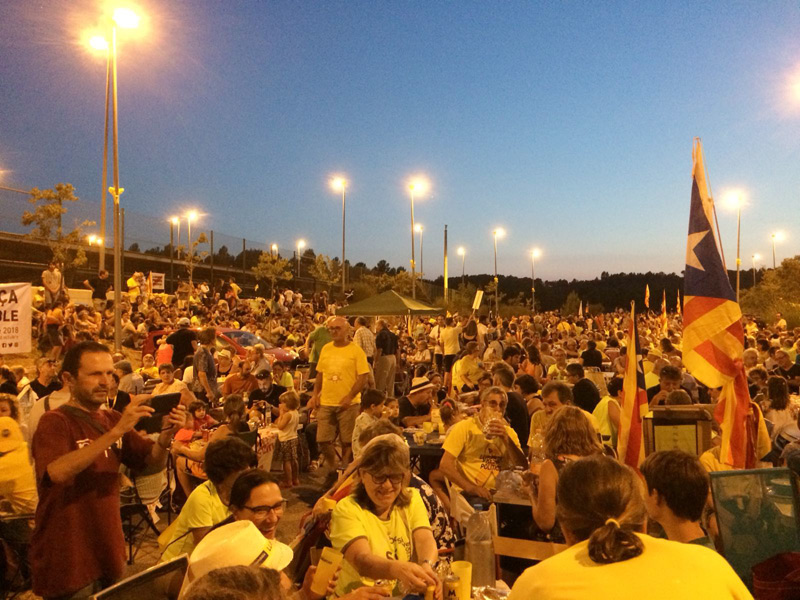 Imatge del sopar de suport a Dolors Bassa. (Foto: Àngels Corominas).