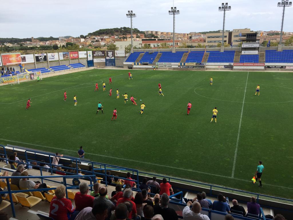 El Palamós ha disputat avui el primer partit a casa de la temporada. (Foto: Ramon Ribas).