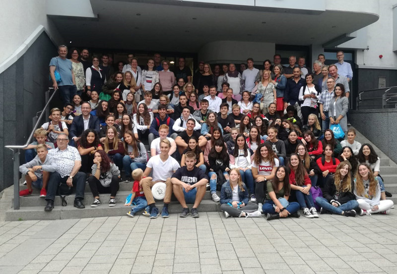Foto de família dels assistents a la recepció a l'Ajuntament de Rheda-Wiedenbrück. (Foto: Ajuntament de Palamós).