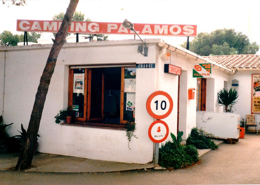 L'entrada del Càmping Palamós a la dècada dels 80. (Foto: Càmping Palamós).