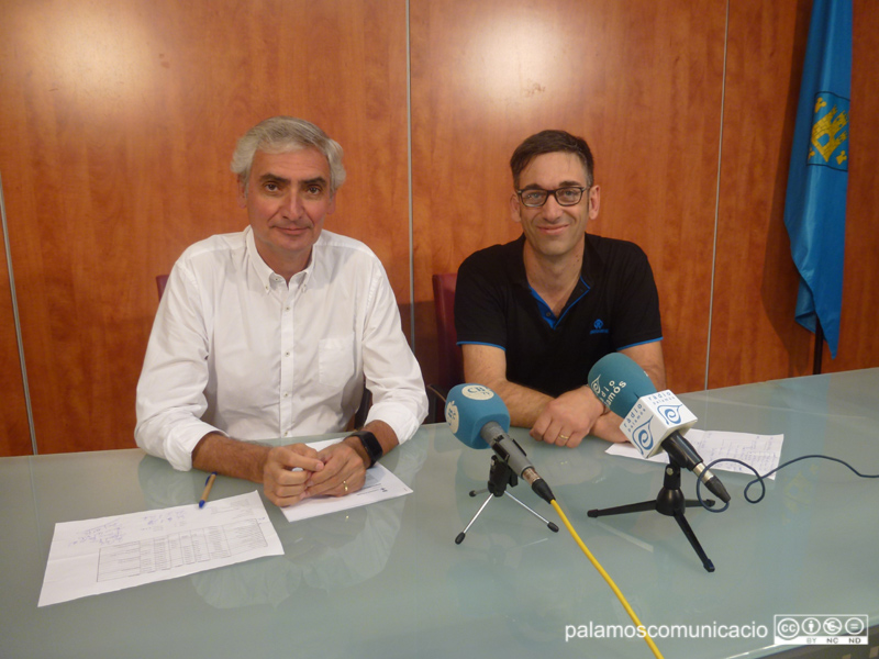 Jordi Pallí i Francesc Subirats, en la roda de premsa de CiU avui a l'Ajuntament.