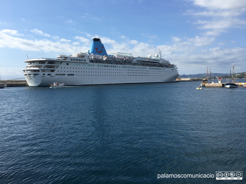 El Marella Dream, avui al port de Palamós.