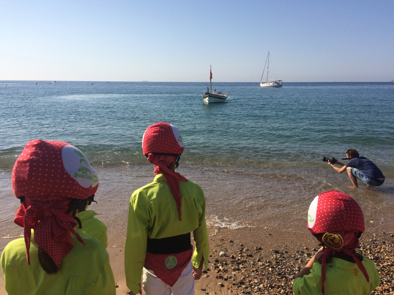 Filmació del vídeo de la jornada castellera reivindicativa d'aquest passat dissabte. (Foto: Associació Amics de les Illes Formigues).