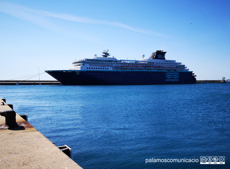 El Zenith, aquest matí al port de Palamós.