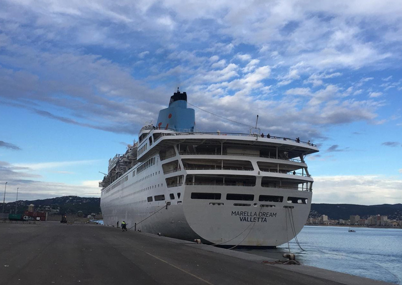 El Marella Dream, avui al port de Palamós. (Foto: Ports de la Generalitat).