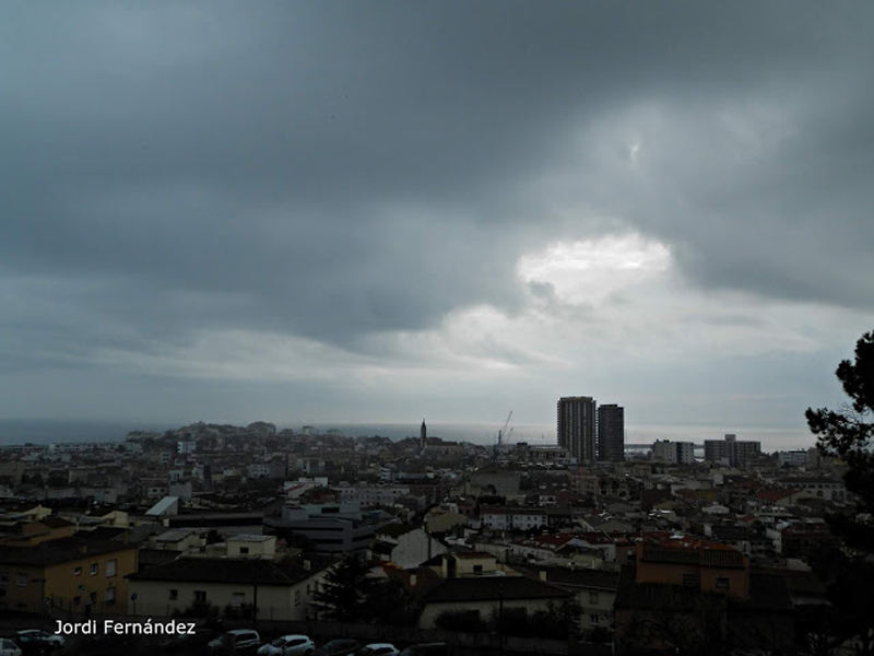 Cel tapat de núvols, aquest passat dissabte a Palamós. (Foto: J. Fernández tempspalamos.blogspot.com).