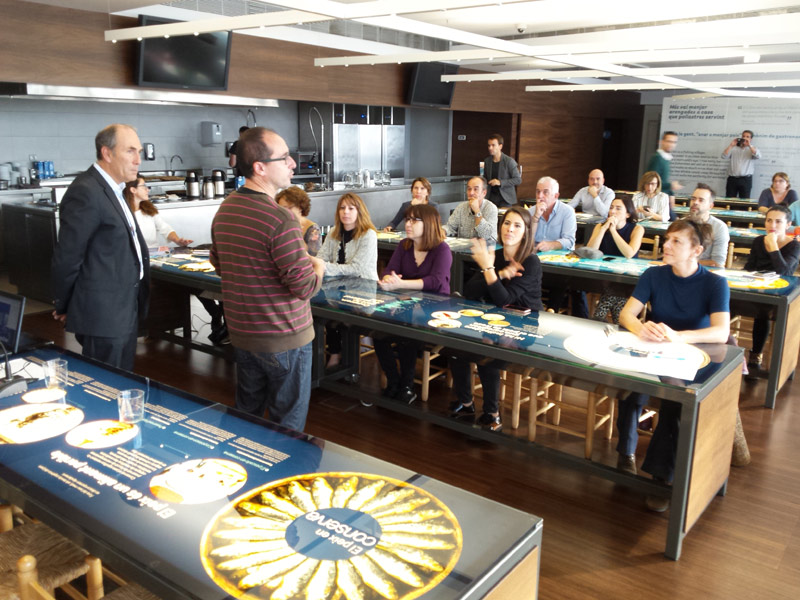Imatge de l'acte d'obertura de les jornades d'emprenedoria realitzades avui a l'Espai del Peix. (Foto: Ajuntament de Palamós).