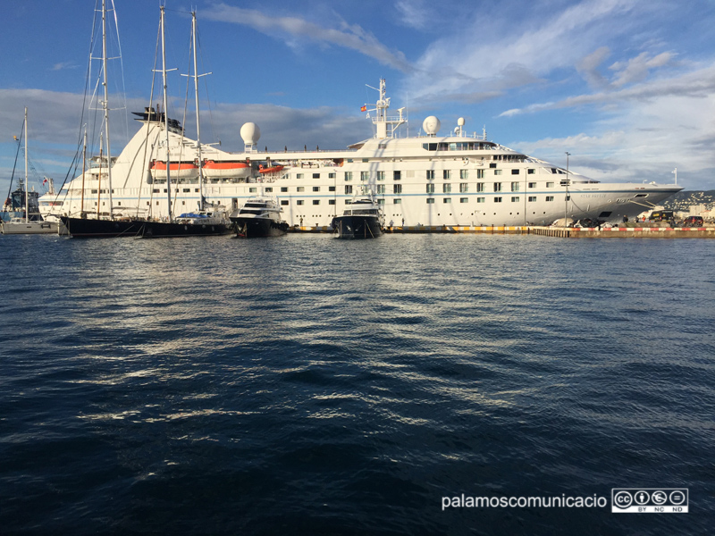 L'escala d'avui de l'Star Breeze és la darrera aquesta temporada al port de Palamós.