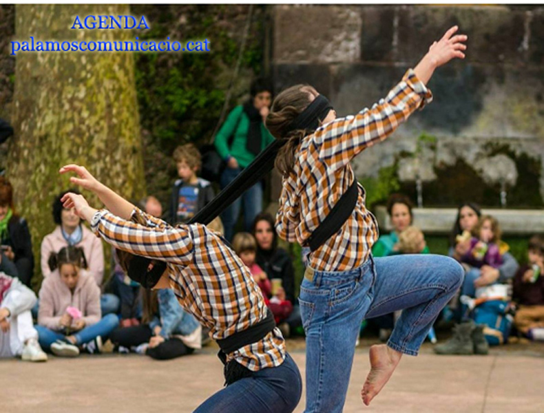 'Pilar de dos', avui a la plaça de l'Església.
