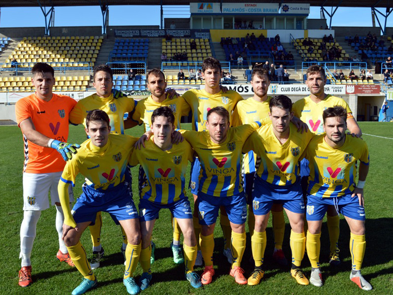 L'equip inicial del Palamós ahir davant el Sant Cugat. (Foto: Sergi Cortés).