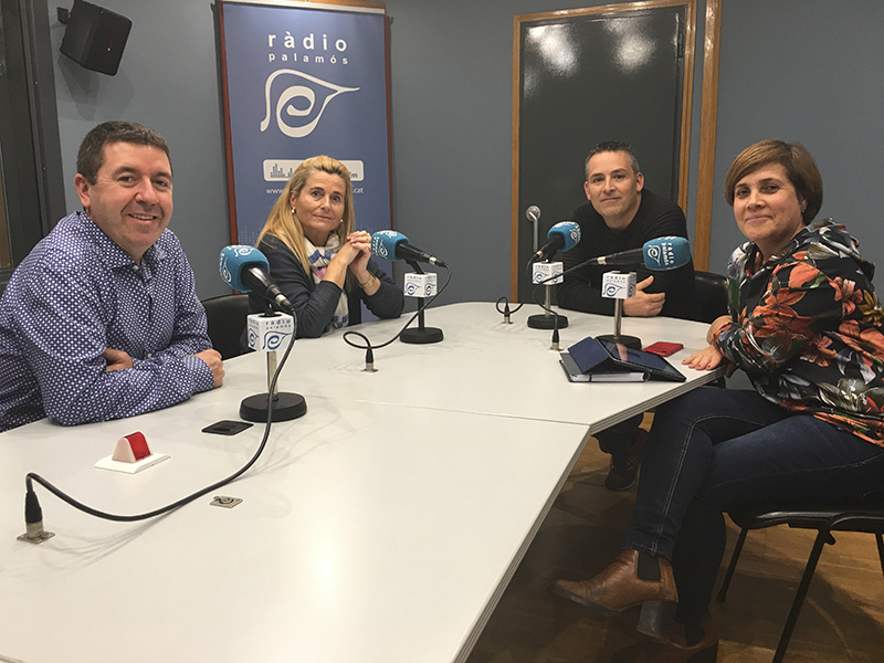 Lluís Colàs, Cristina Gubert, Xavier Roura i Gemma Padilla, representants de quatre escoles de Palamós.
