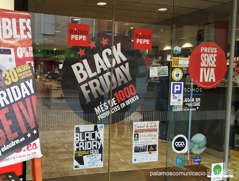 Els comerços de Palamós ofereixen descomptes i promocions pel Black Friday.