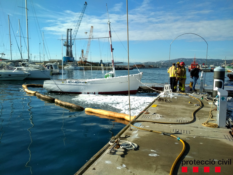 Simulacre d'incenti al port de Palamós, aquest matí. (Foto: Protecció Civil Generalitat)