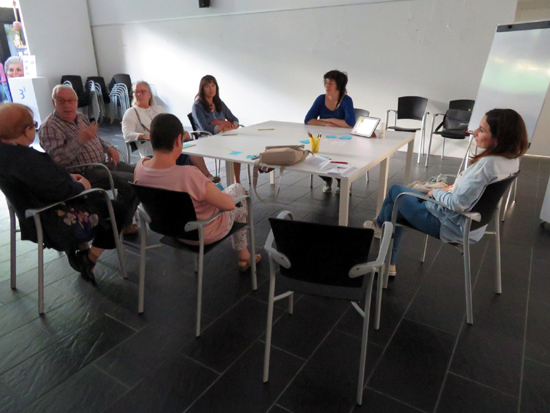 Xerrada taller a la Biblioteca Municipal, en una imatge d'arxiu. (Foto: Biblioteca Lluís Barceló i Bou).