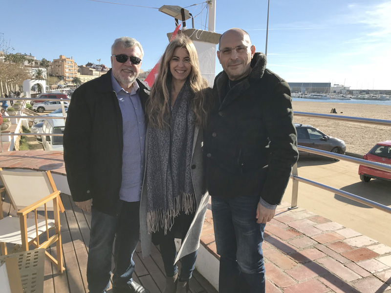 Lamuà, Arqué i Silva, ahir al passeig del Palamós. (Foto: ANC Palamós)