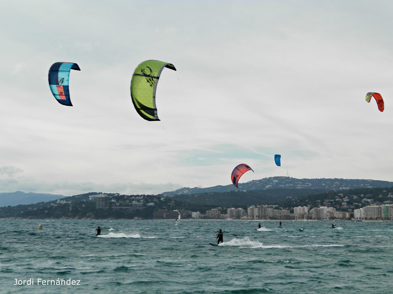 Vent a la badia de Palamós, la setmana passada. (Foto: Jordi Fernández eltempspalamos.blogspot).