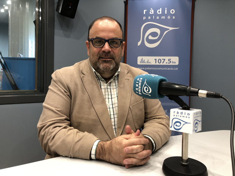 El regidor de Calonge i Sant Antoni, Arturo Prades, ahir a l'espai de Ràdio Palamós 'Preguntes'.