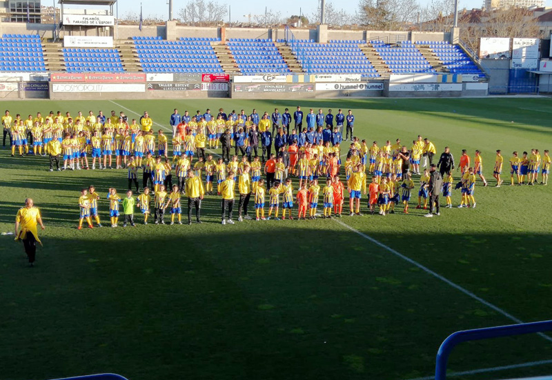Abans del partit entre els juvenils del Palamós i Llagostera es va fer la presentació dels equips de la FE Palamós.