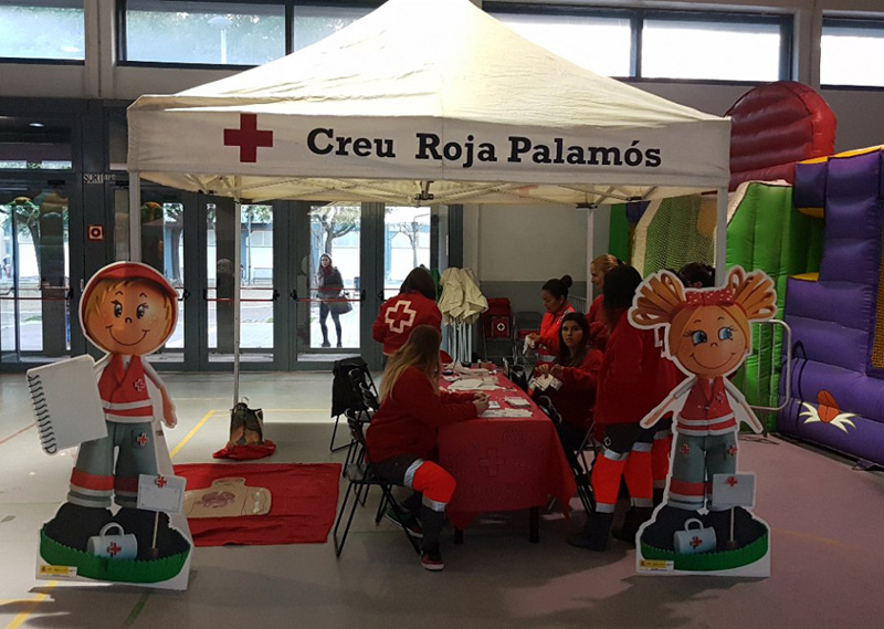 Estand de Creu Roja Palamós al Nadal Jove.