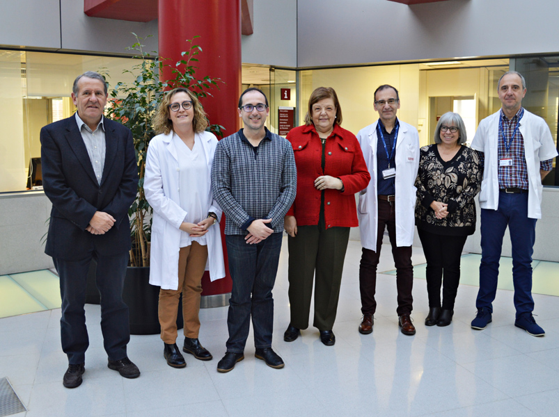 Representants de SSIBE i de l'Associació de Dones del Baix Empordà, ahir al CAP de Palamós. (Foto: SSIBE).