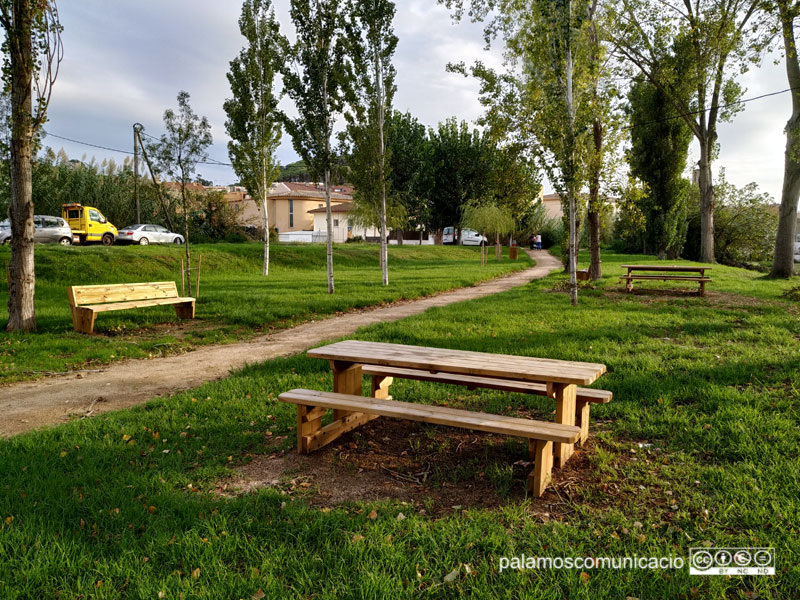 La zona de picnic al parc de la Bassa, que ja es va arreglar en primera instància l'any passat, és un dels projectes finalitzats.