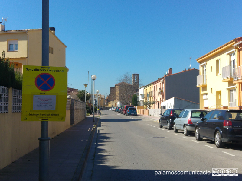 Senyalització al nucli de Sant Joan informant que demà s'hi farà una neteja intensiva.
